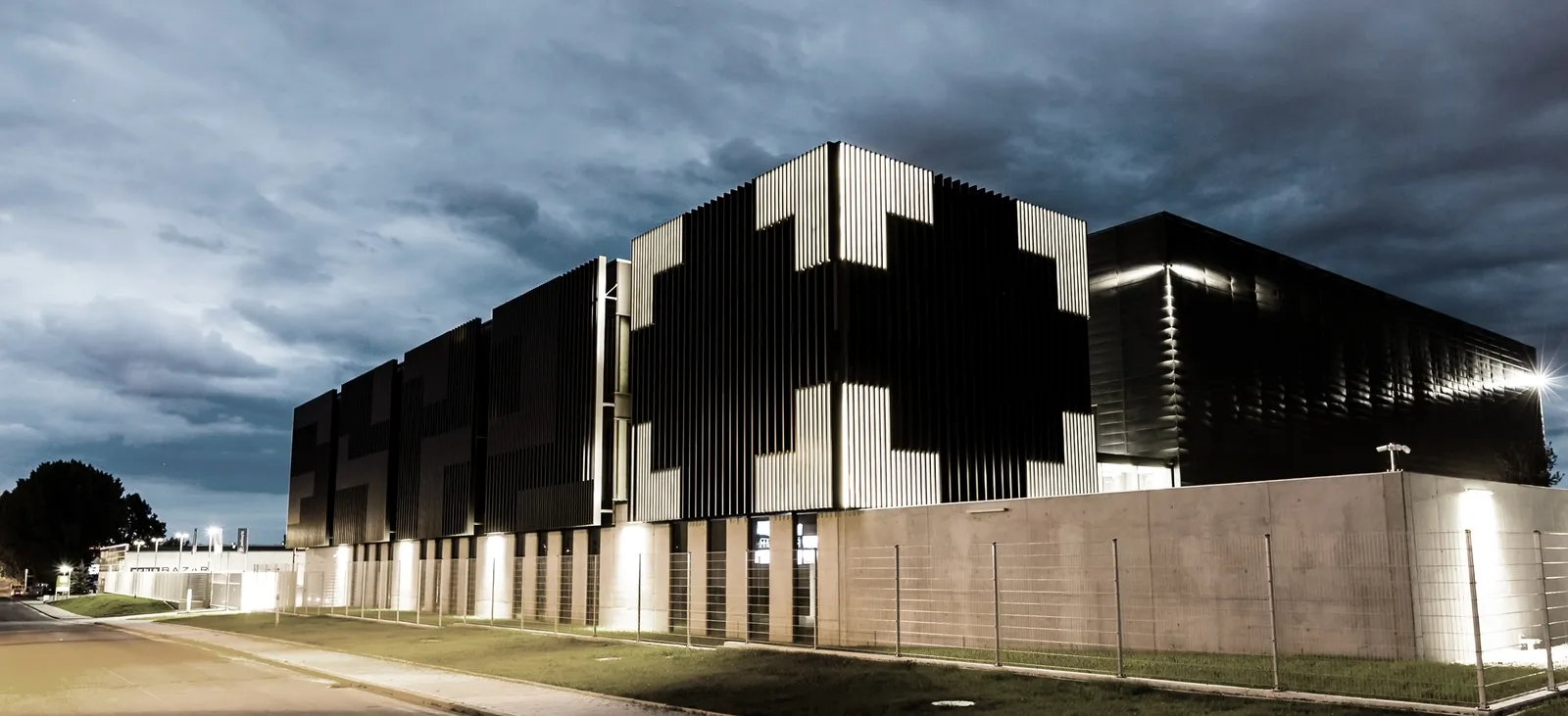 beyond.pl – Fasada Roku