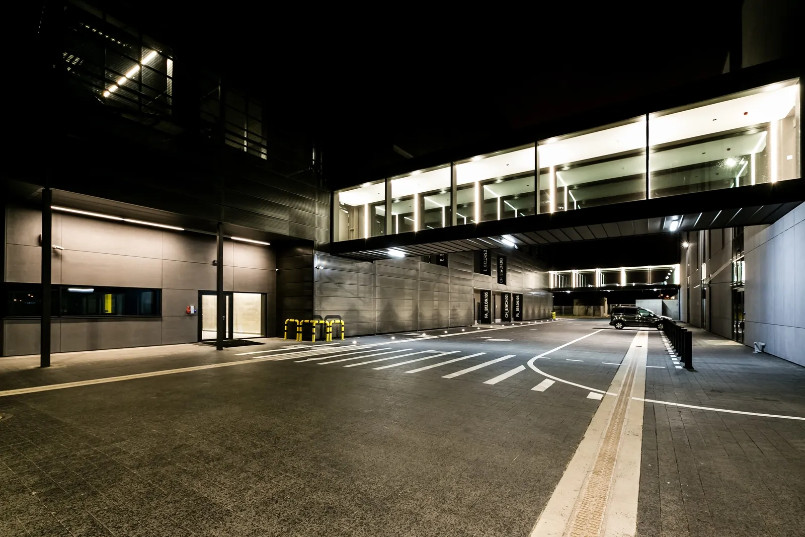 beyond.pl – Fasada Roku - Image 6