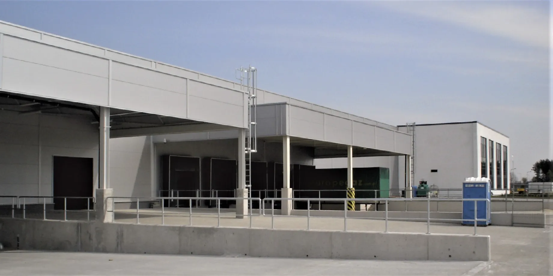 Hala magazynowa Funai